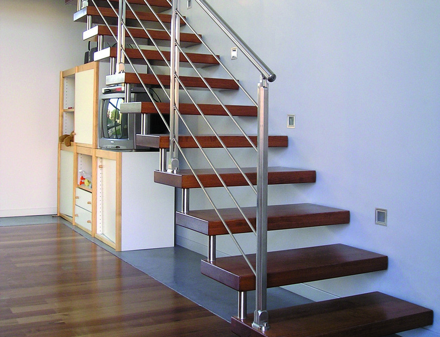 Escalier suspendu en bois NUAGE